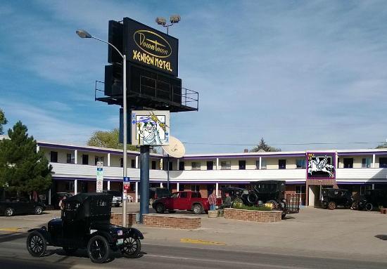 לאראמי Downtown Xenion Motel מראה חיצוני תמונה
